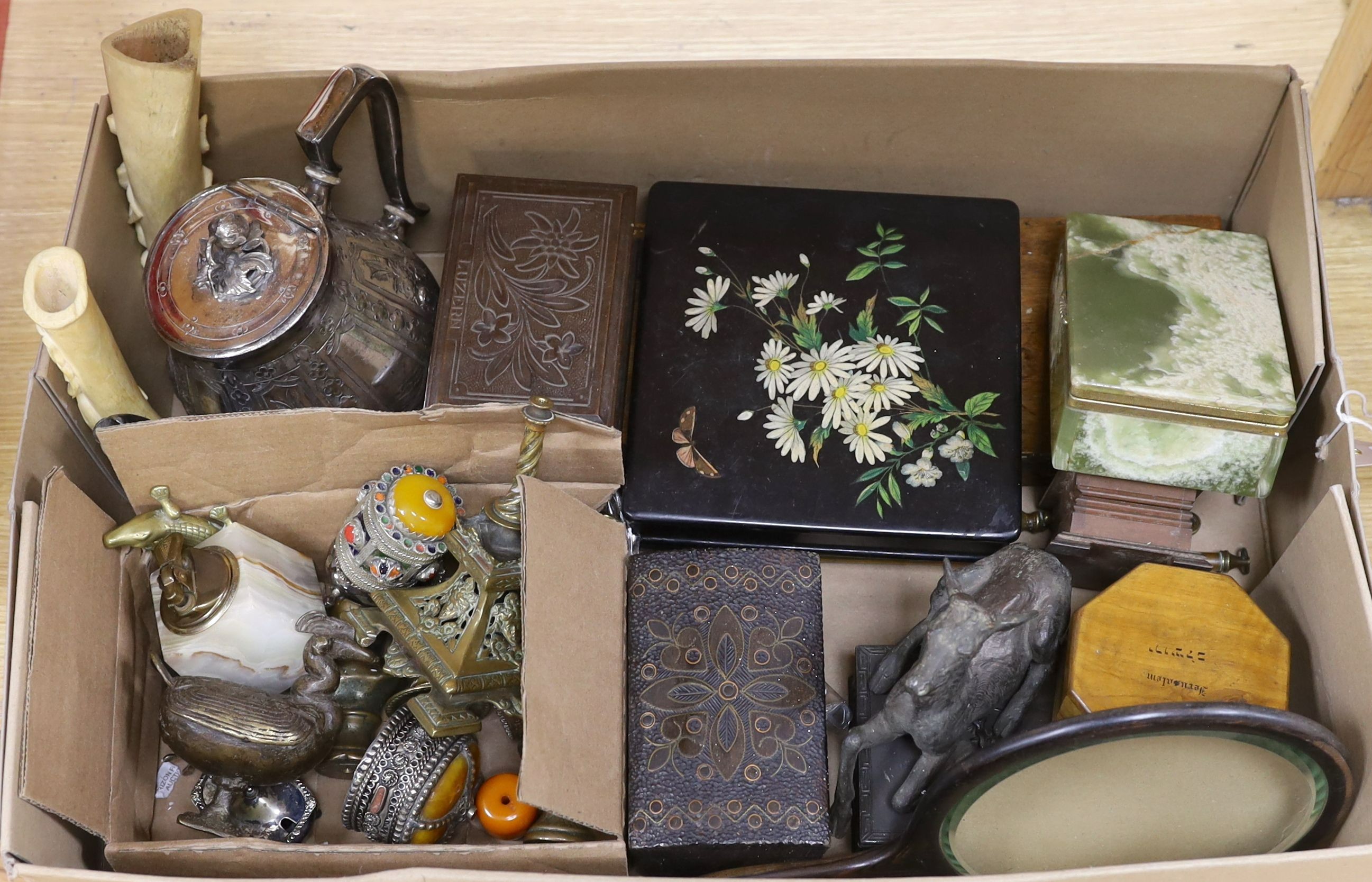 A selection of assorted miscellaneous items, to include an onyx box and lighter and other ornamental curios (1 box)